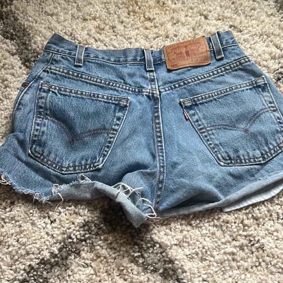 Levi Jean shorts - Picture 2 of 3